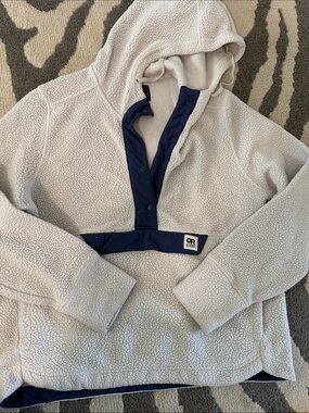 Outdoor Research Cream Sherpa Pullover Hoodie with Navy Trim